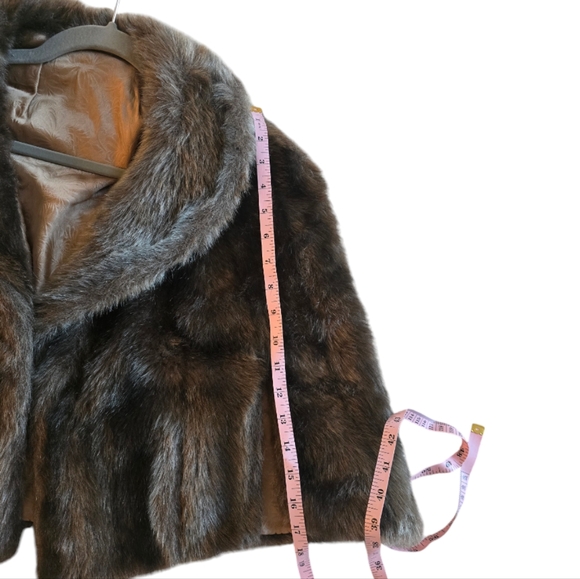 Vintage Fur Short Cape. OS - Picture 9 of 9